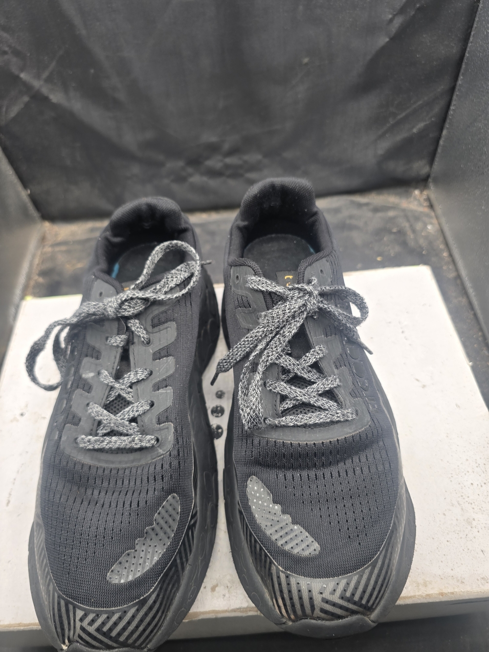 Men's Black Athletic Lace-Up Running Shoes
